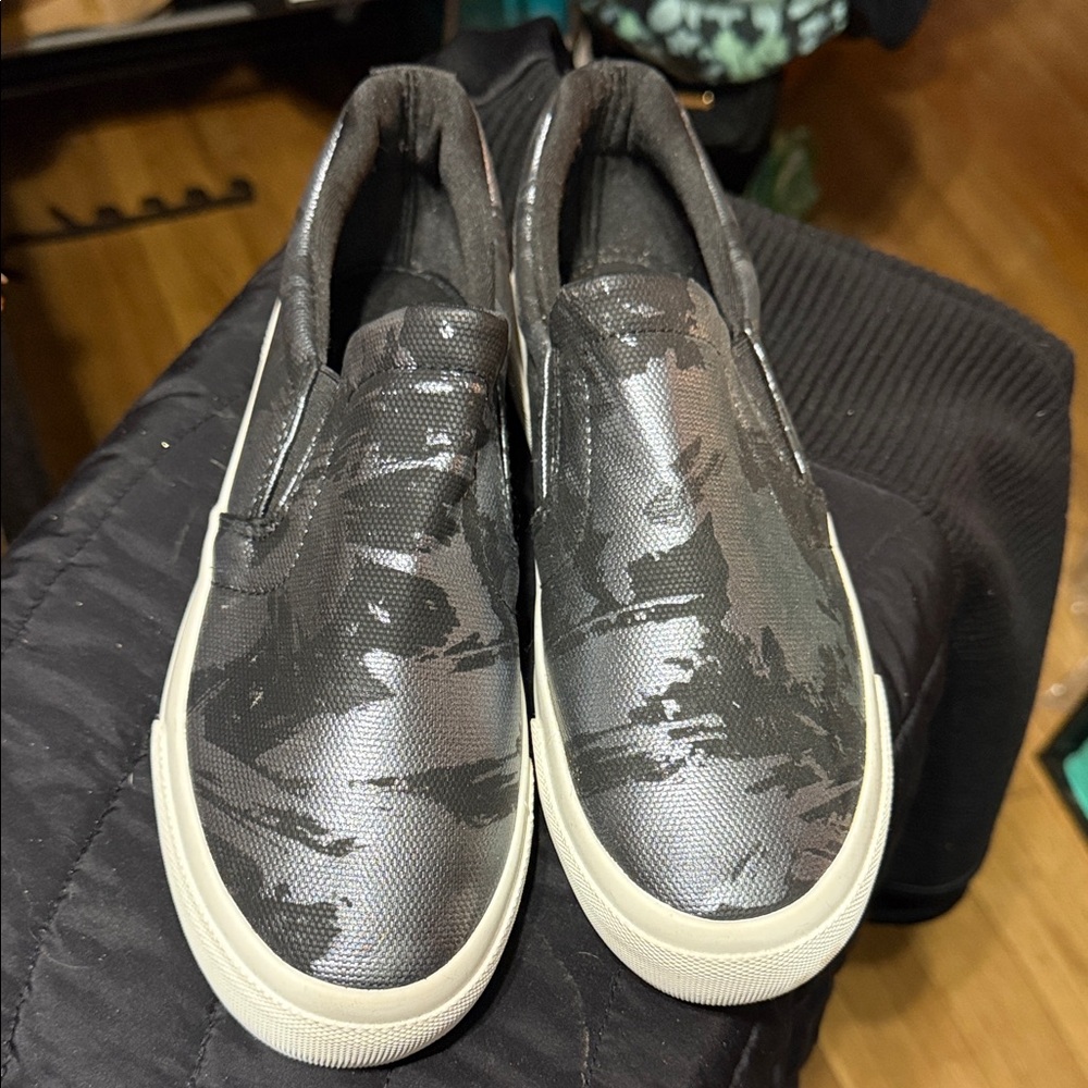 Jenn Ardor Black and Gray Patterned Slip-Ons